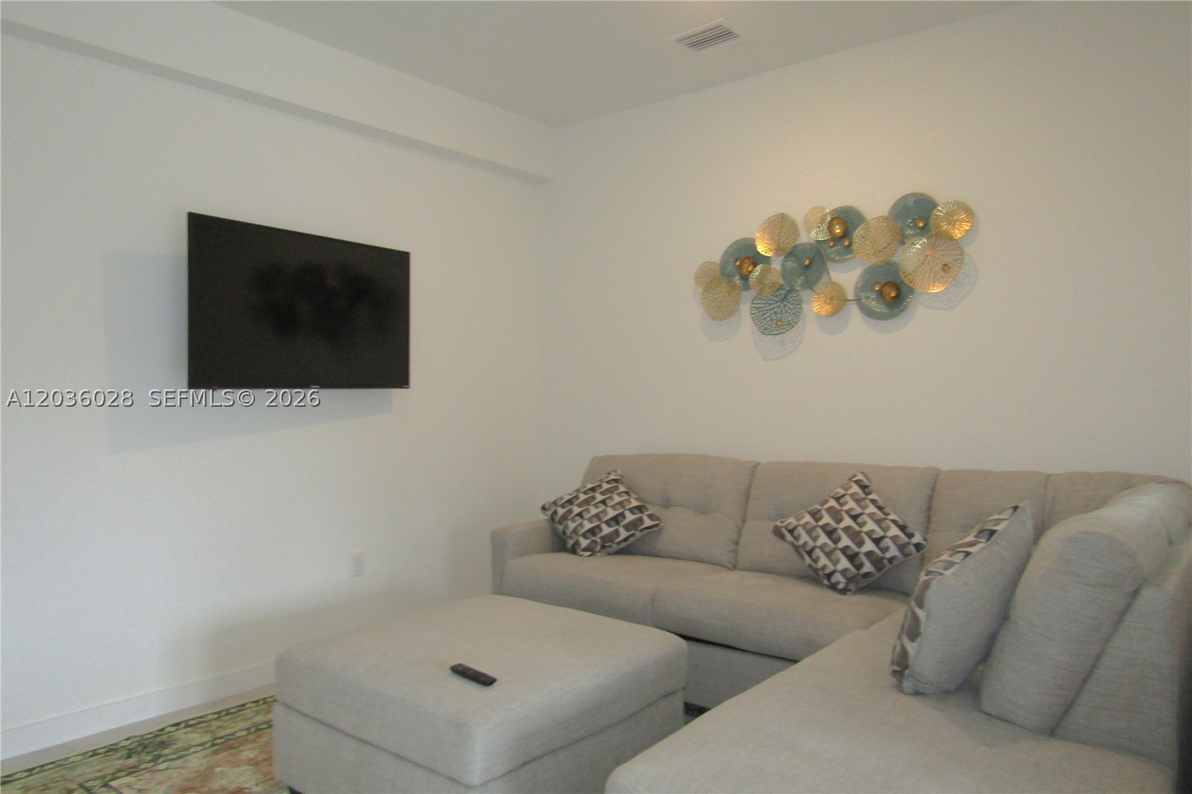 TROPICAL BREEZE TOWNHOUSE - Residential Lease