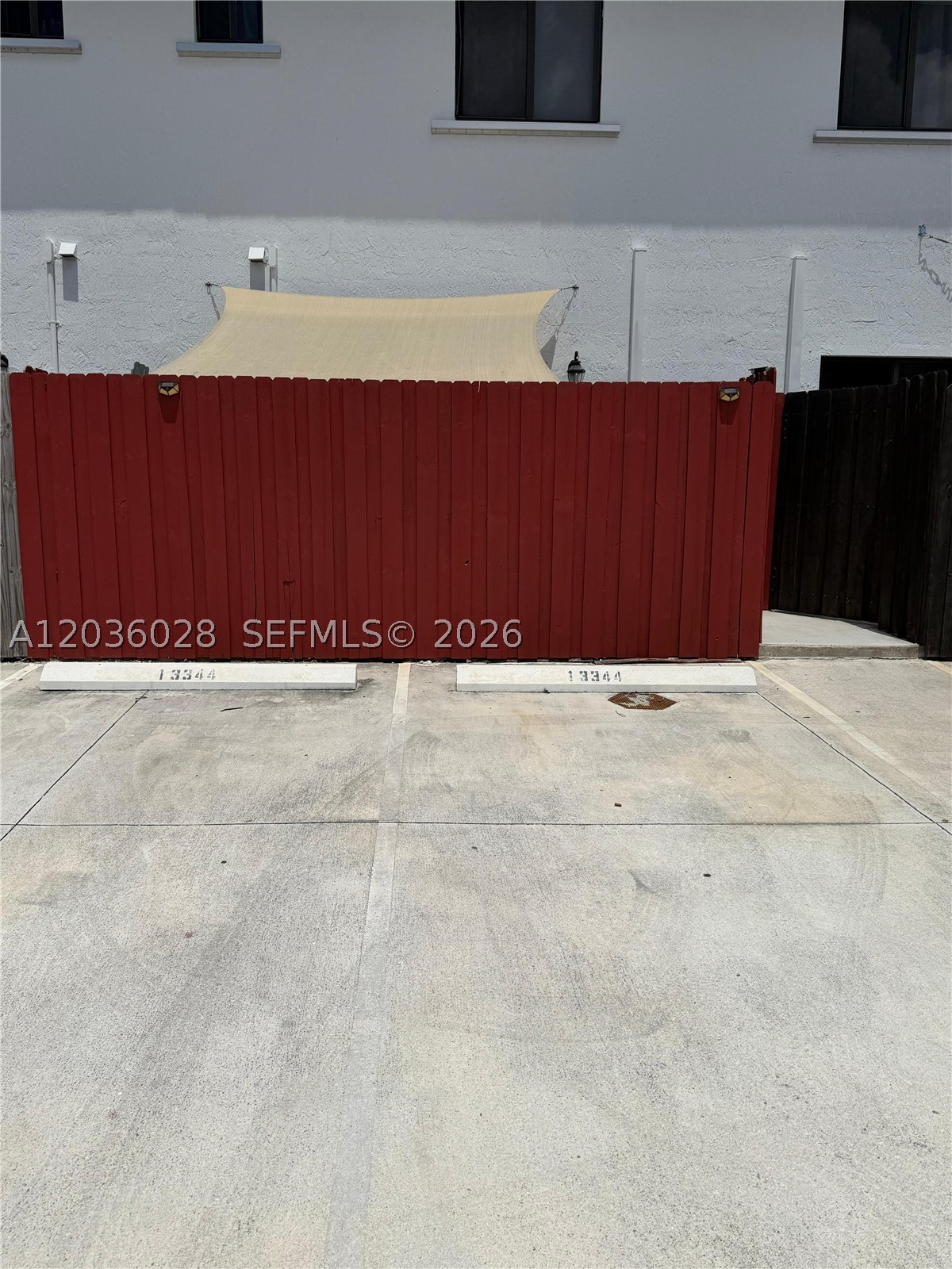 TROPICAL BREEZE TOWNHOUSE - Residential Lease