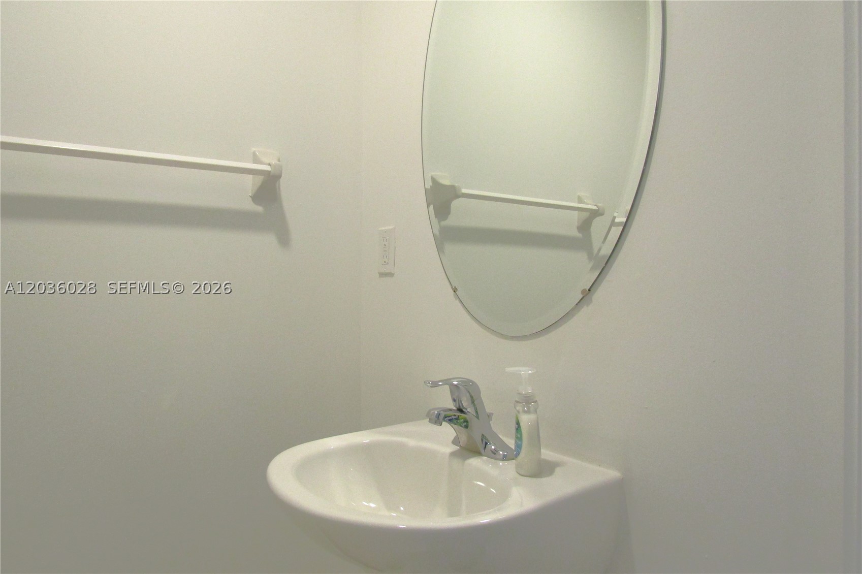 TROPICAL BREEZE TOWNHOUSE - Residential Lease