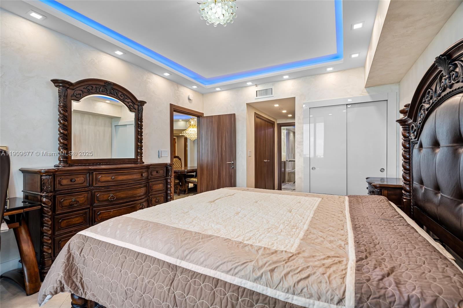 SOLIMAR CONDO - Residential