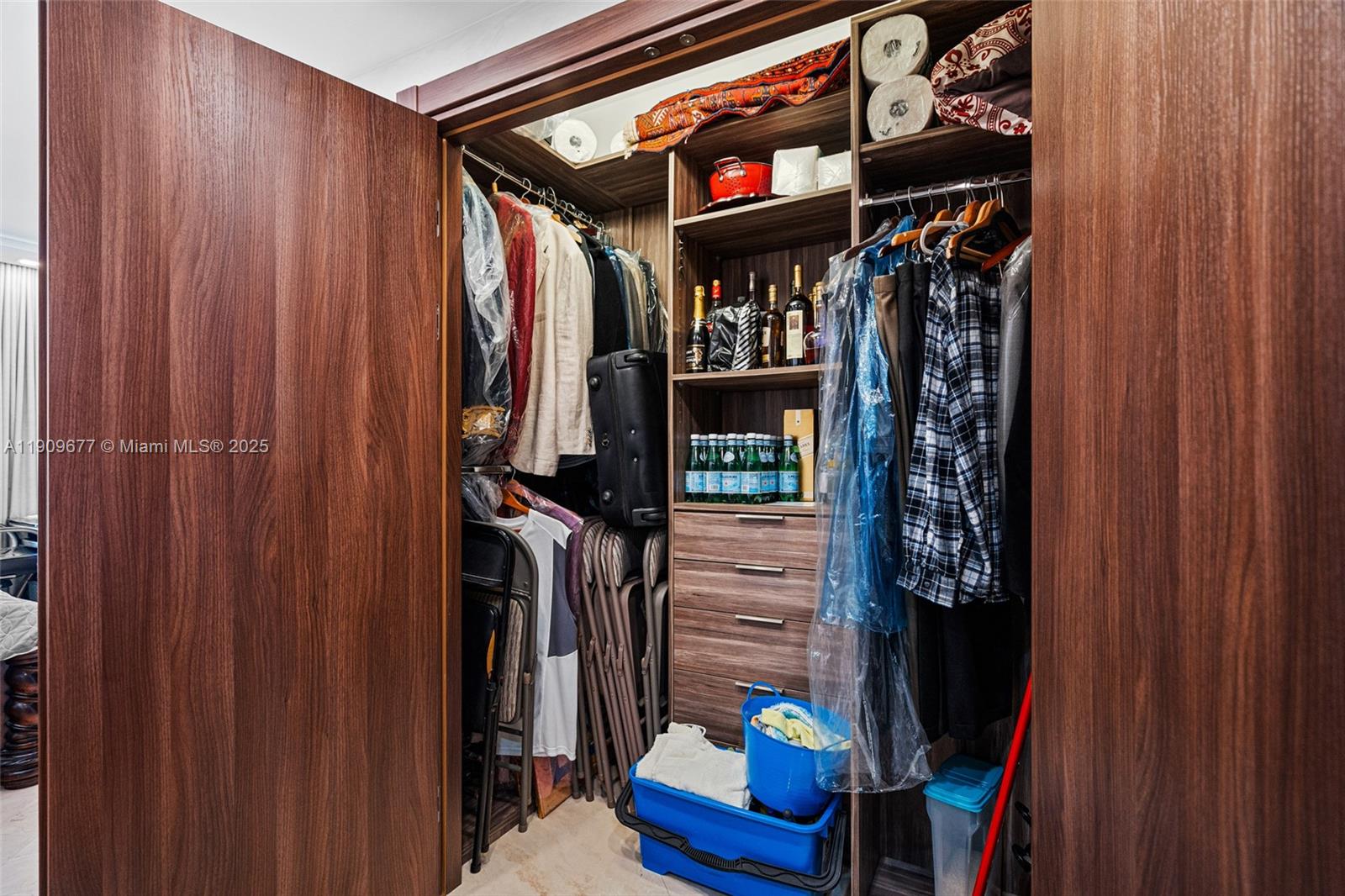 SOLIMAR CONDO - Residential