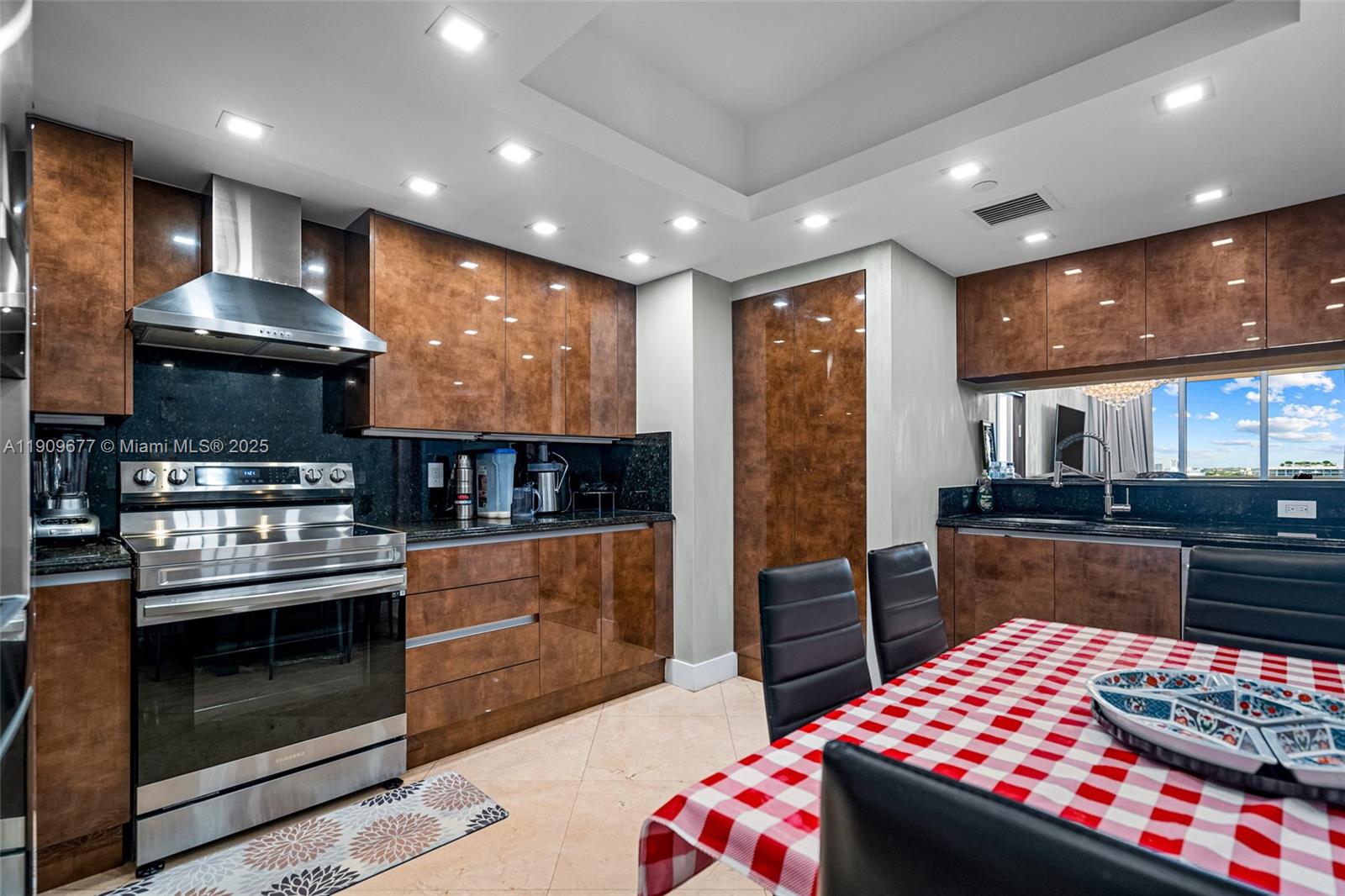 SOLIMAR CONDO - Residential