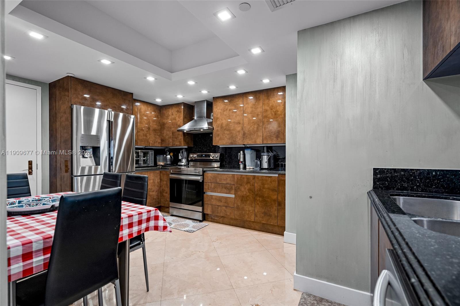 SOLIMAR CONDO - Residential
