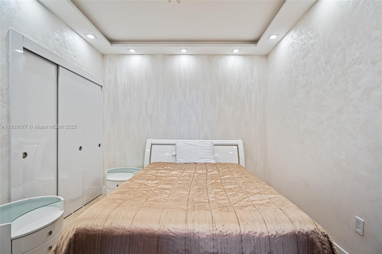 SOLIMAR CONDO - Residential