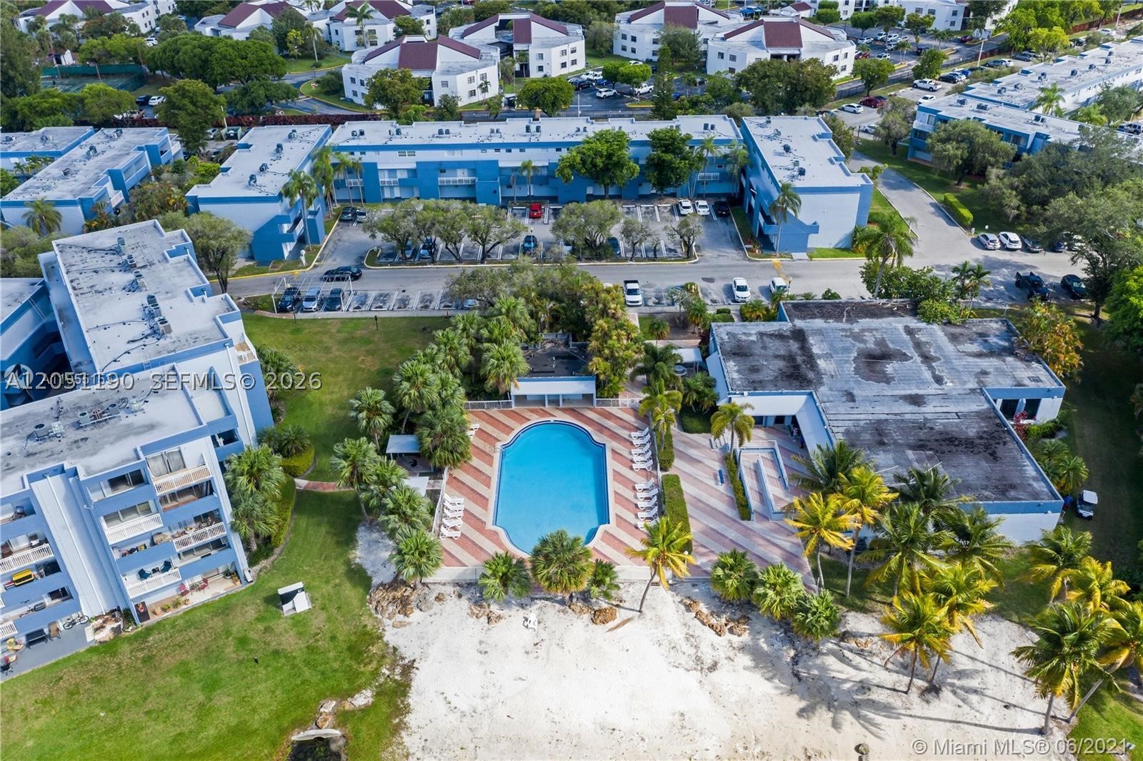 THE BEACH CLUB FONTAINEBL - Residential Lease