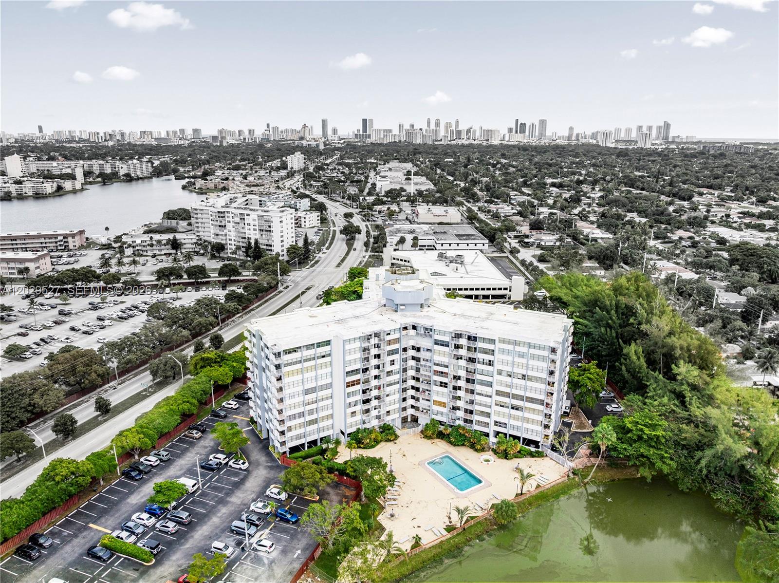 WILSHIRE CONDO - Residential Lease