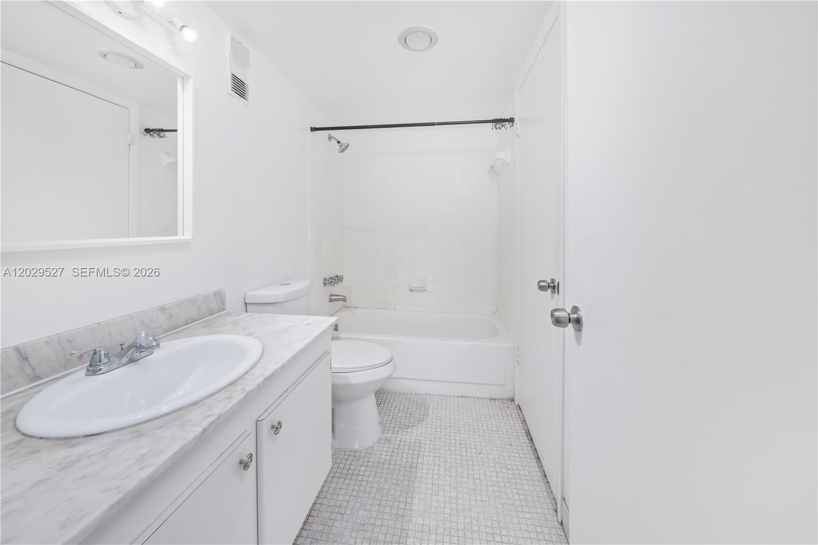 WILSHIRE CONDO - Residential Lease