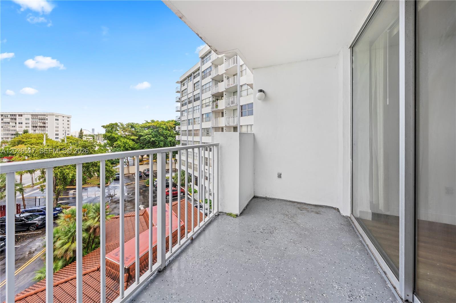 WILSHIRE CONDO - Residential Lease