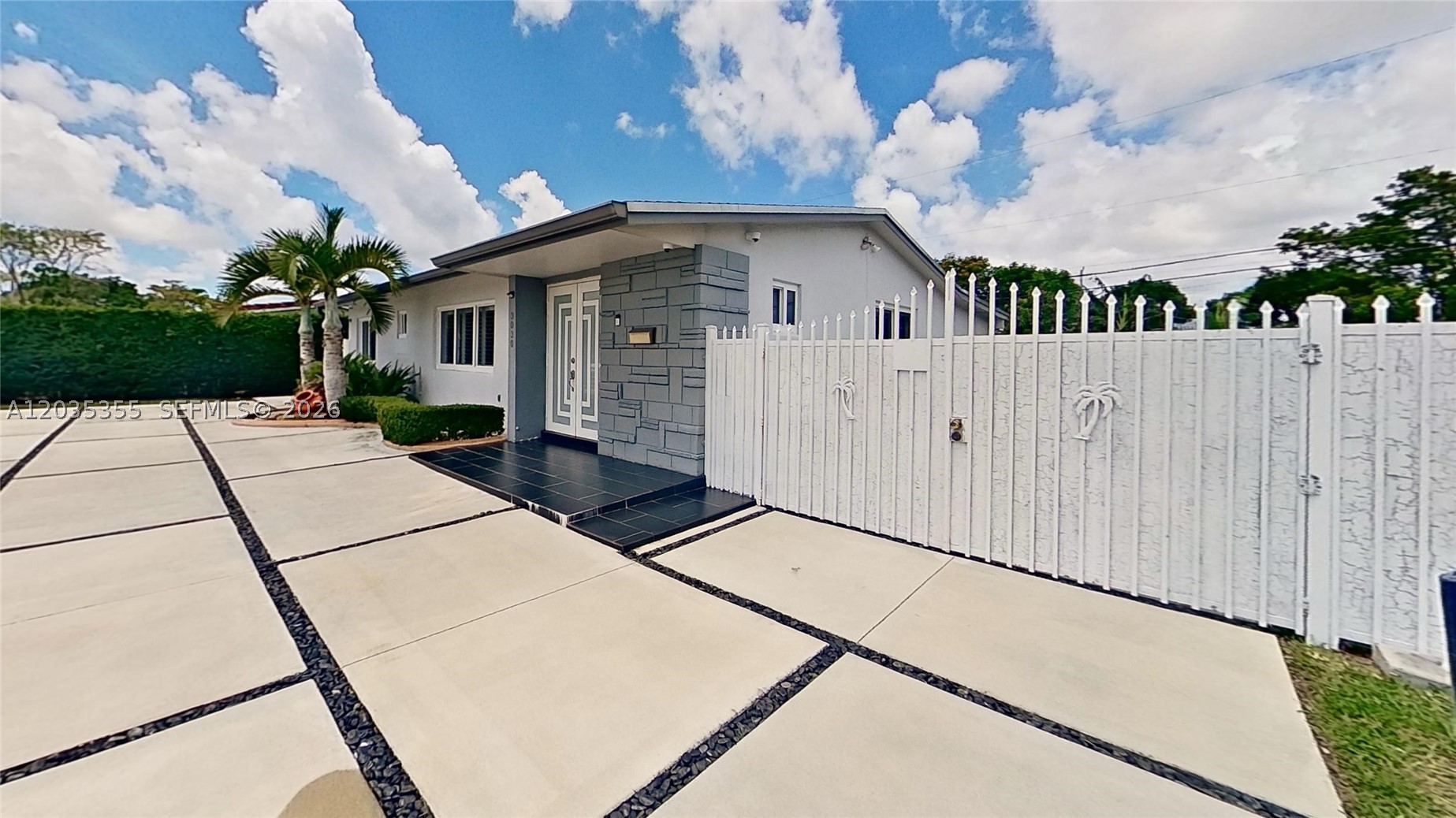 CORAL GARDENS - Residential