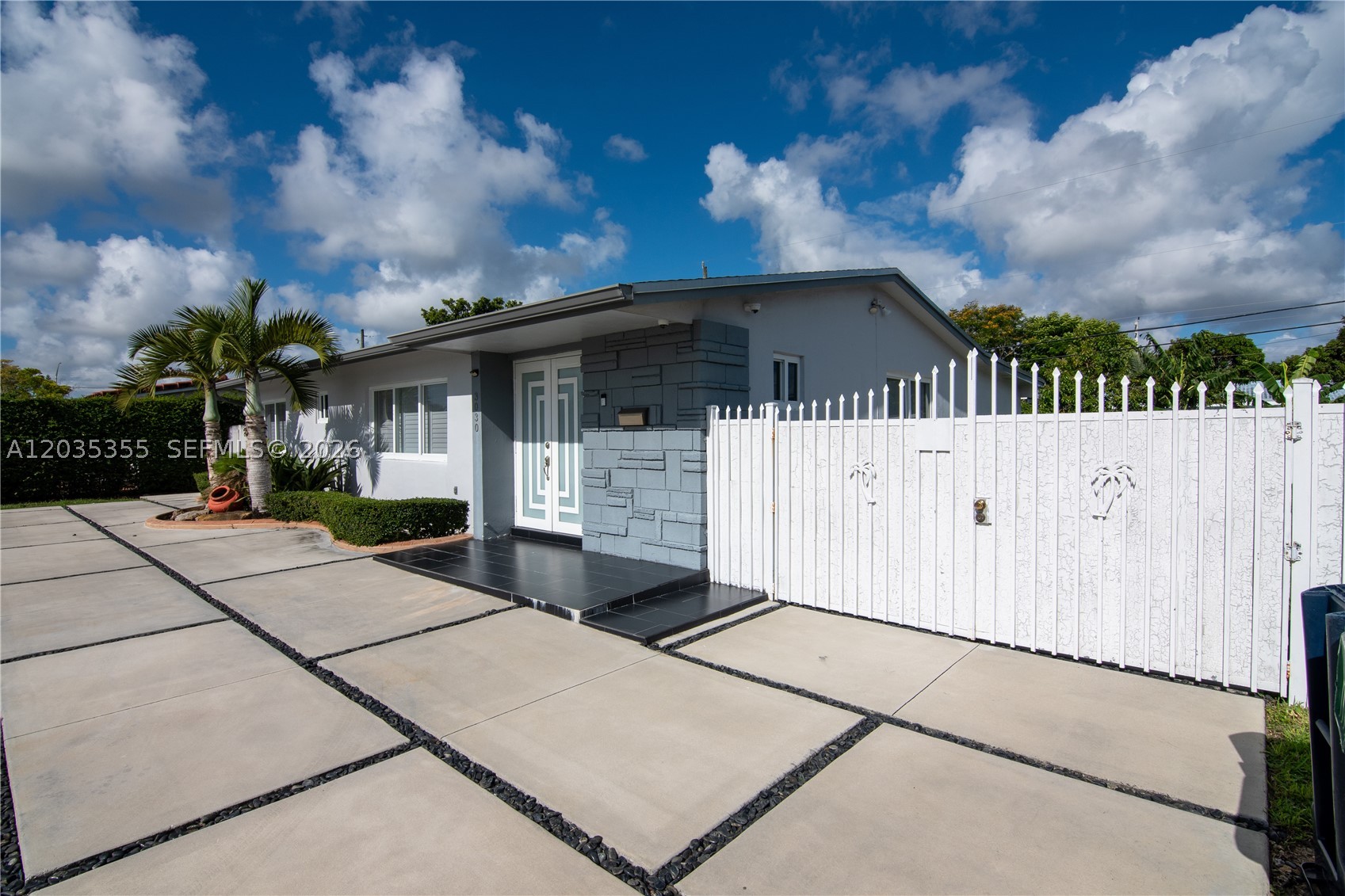 CORAL GARDENS - Residential
