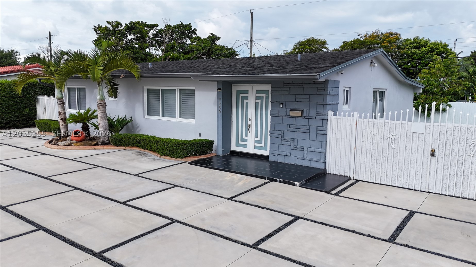 CORAL GARDENS - Residential