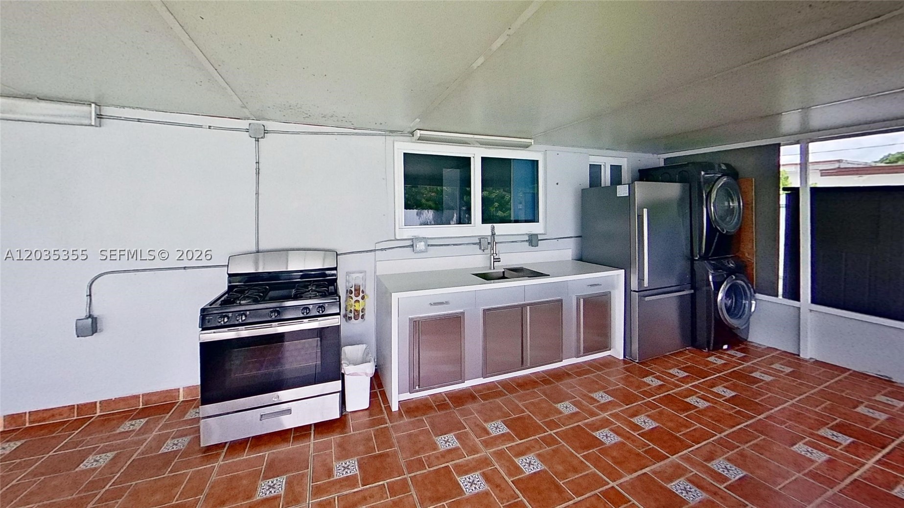 CORAL GARDENS - Residential