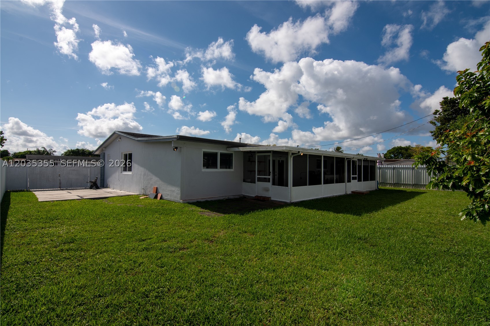 CORAL GARDENS - Residential