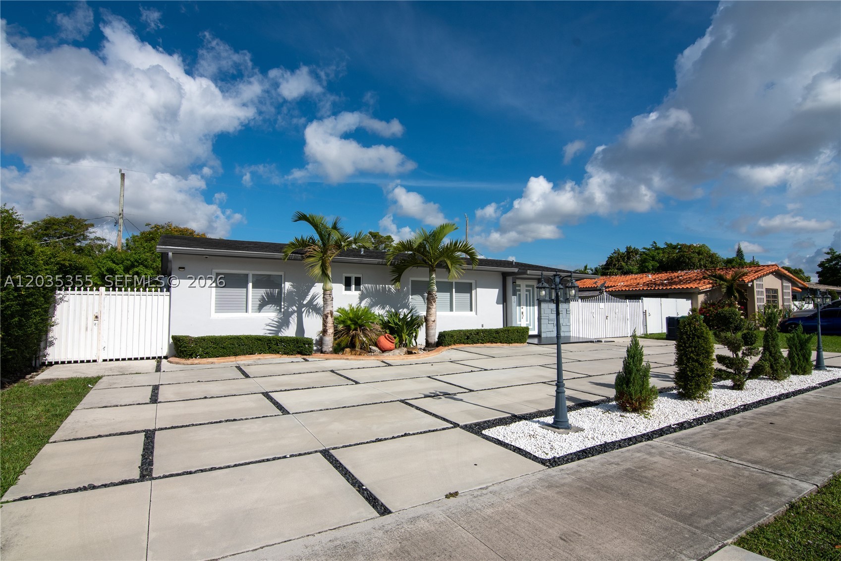 CORAL GARDENS - Residential