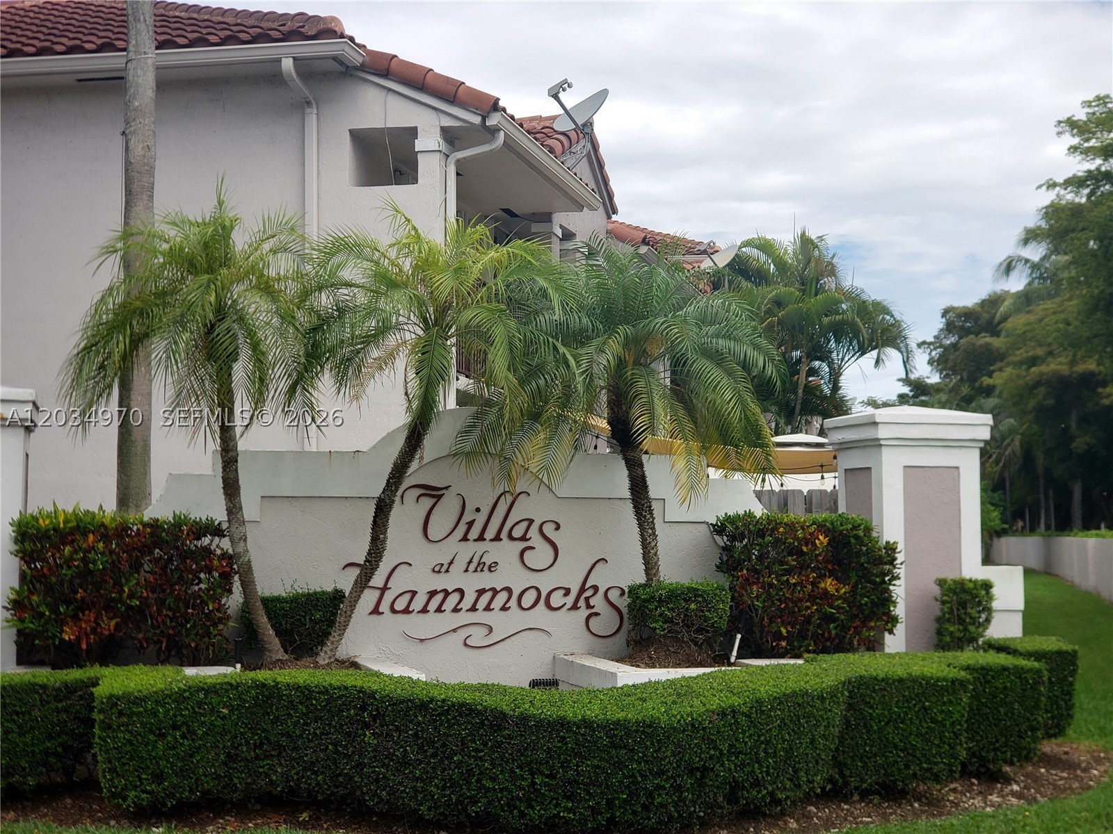VILLAS AT THE HAMMOCKS CO - Residential