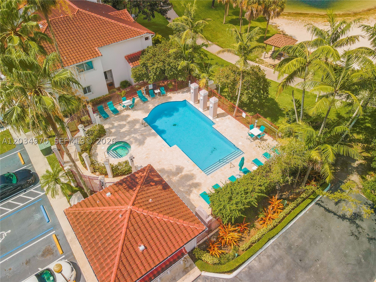 VILLAS AT THE HAMMOCKS CO - Residential