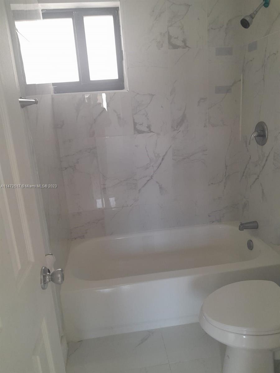 HIALEAH 7TH ADDN - Residential Lease