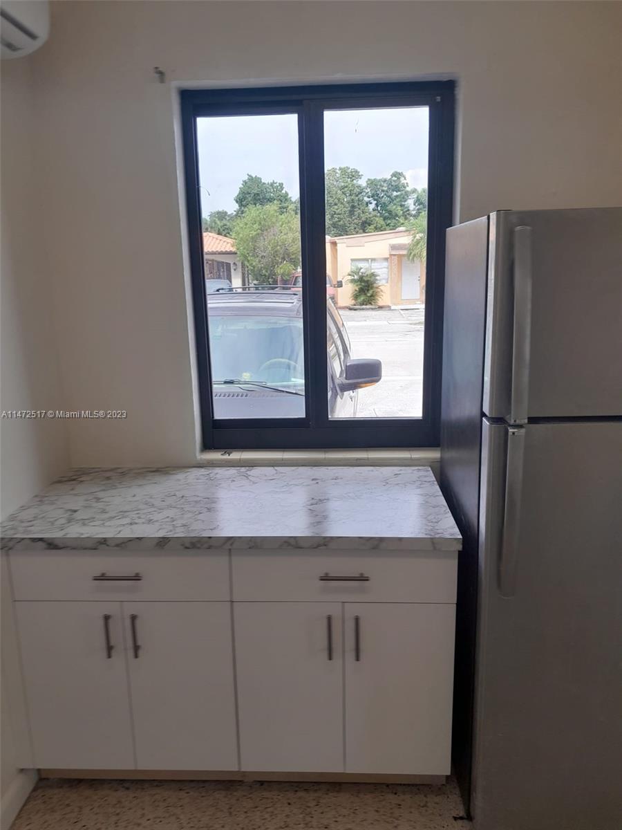 HIALEAH 7TH ADDN - Residential Lease