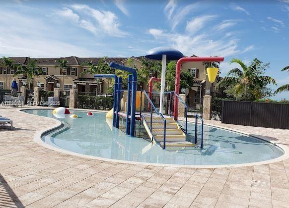 KENDALL COMMONS RESIDENTI - Residential