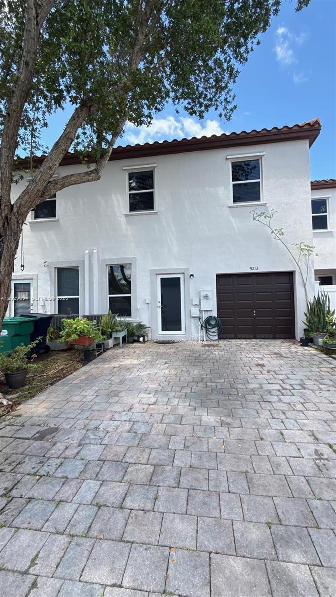 KENDALL COMMONS RESIDENTI - Residential