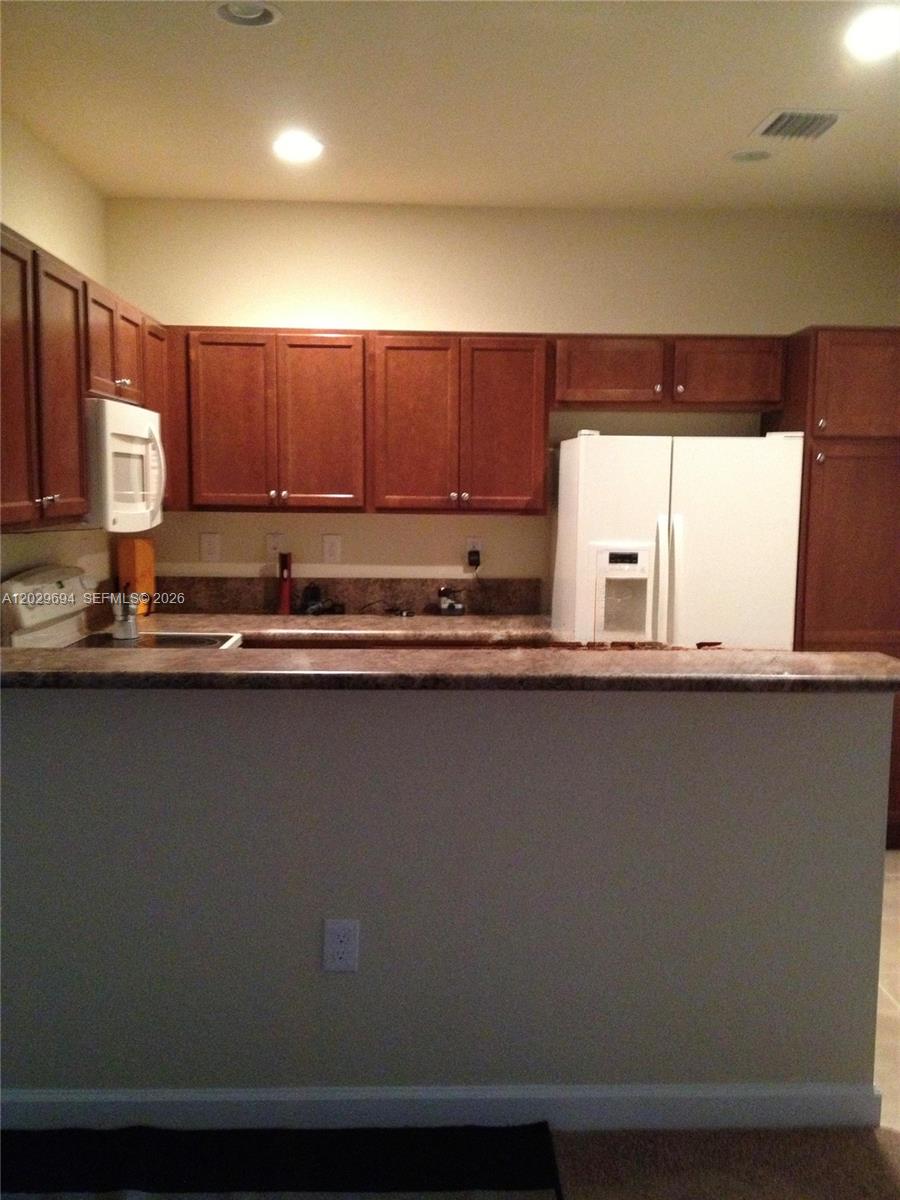KENDALL COMMONS RESIDENTI - Residential