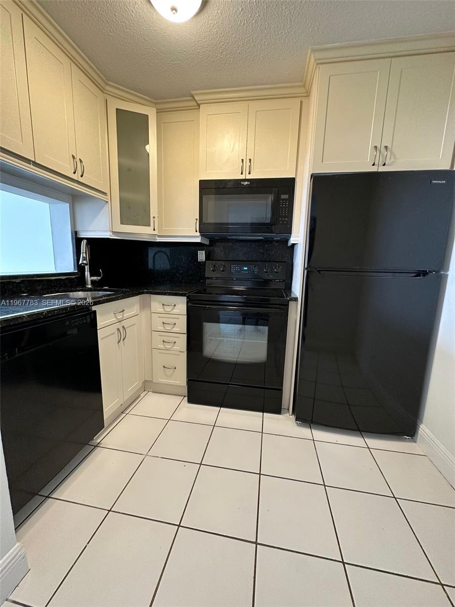 MONTECARLO CONDO - Residential