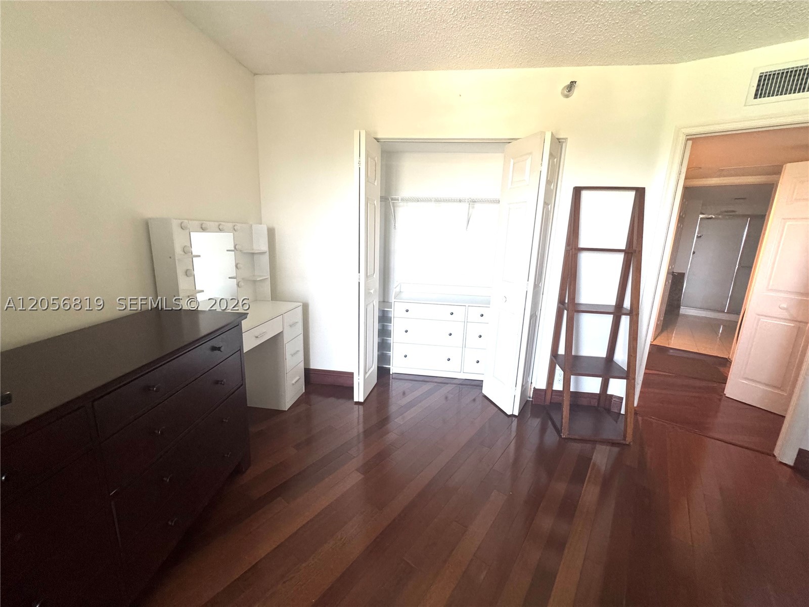 MYSTIC POINTE TOWER 500 C - Residential