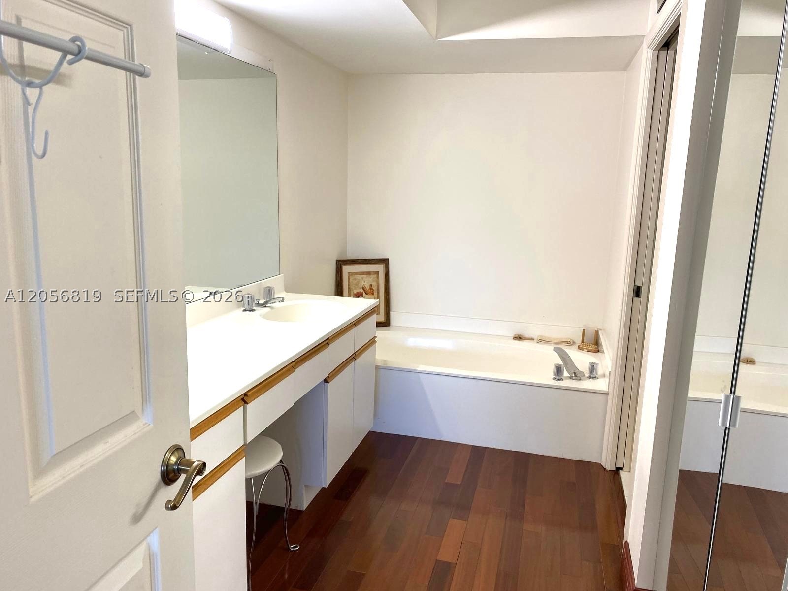 MYSTIC POINTE TOWER 500 C - Residential