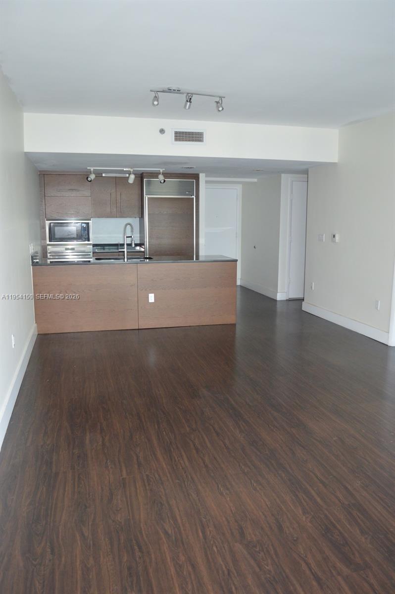 ICONBRICKELL CONDO NO 1 - Residential