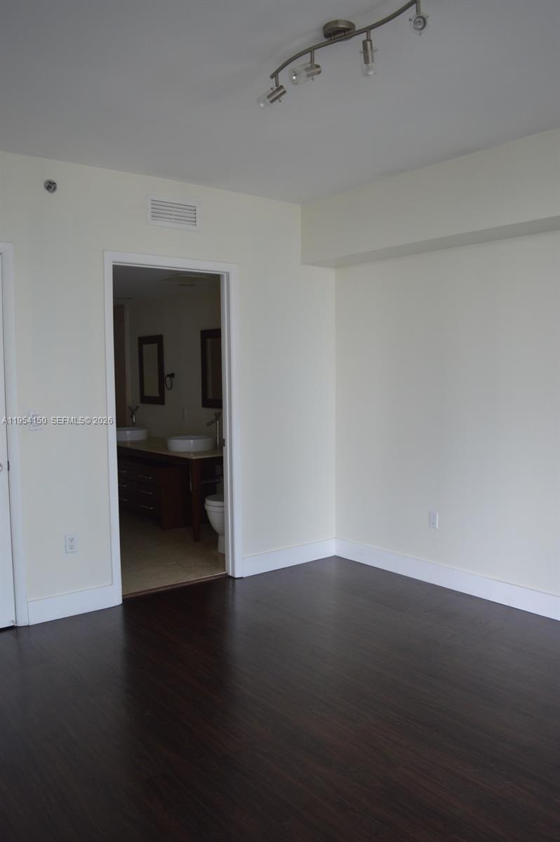 ICONBRICKELL CONDO NO 1 - Residential