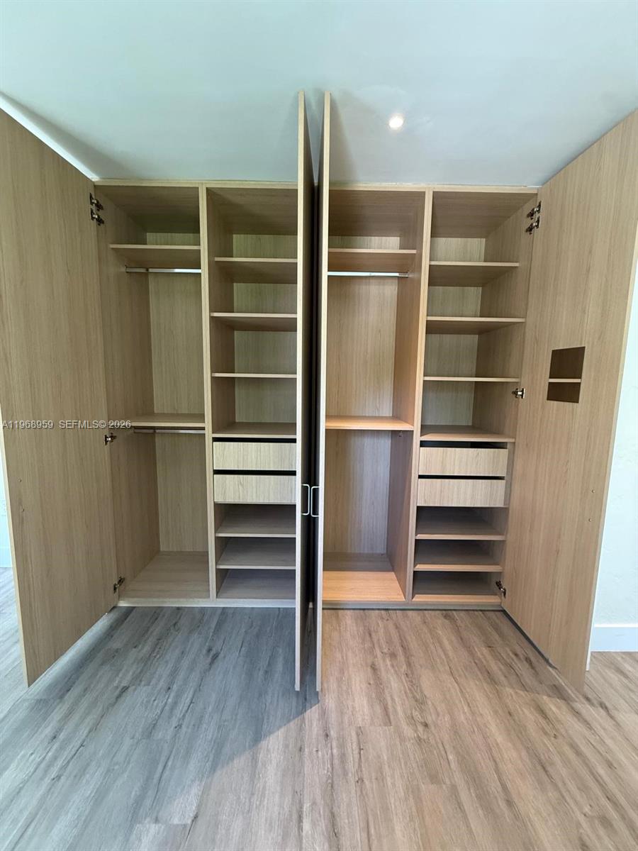 BRENTWOOD - Residential