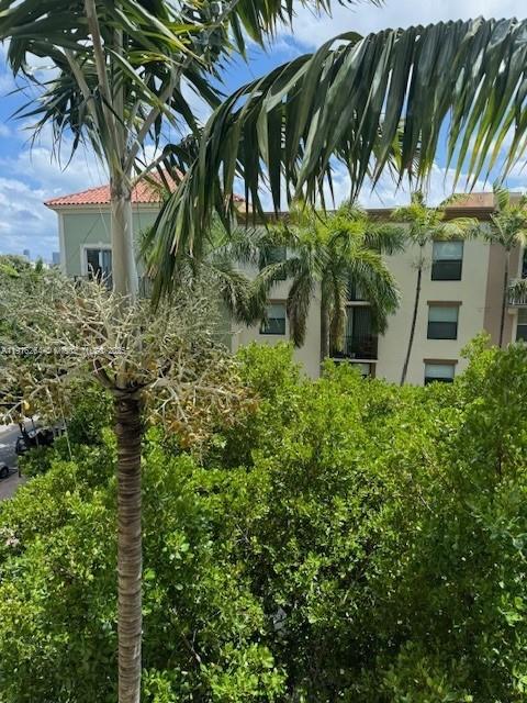 BEAUTIFUL APARTMENT IN VERY DESIRABLE REGENT PARK BUILDING, IN THE HEART OF DOWNTOWN HOLLYWOOD. VERY RARE TO COME AROUND. CLOSE TO ALL RESTAURANTS, CAFES AND ENTERTAINMENT HOLLYWOOD HAS TO OFFER. CLOSE TO THE BEACH AND FT LAUDERDALE AIRPORT. UNIT HAS A FRENCH BALCONY, A NEW WHITE CABINETS OPEN KITCHEN WITH NEVER USED SAMSUNG STAINLESS STEEL APPLIANCES, QUARTZ COUNTERTOPS, WASHER AND DRYER, NEWER A/C. LARGE CLOSET IN THE BEDROOM. UNIT HAS BEEN FRESHLY PAINTED. THE BUILDING OFFERS GREAT AMENITIES SUCH AS SWIMMING POOL, BBQ AREA, GYM, LIBRARY ROOM, SOCIAL EVENT ROOM AND MORE. CAN BE RENTED IMMEDIATELY SO IT IS PERFECT FOR INVESTORS. CAN BE RENTED 4 TIMES/YEAR. EACH UNIT HAS ITS OWN WATER METER. COVERED PARKING IN THE MUNICIPAL GARAGE ON THE 5TH FLOOR, ADJACENT TO THE BUILDING. EASY TO SHOW.