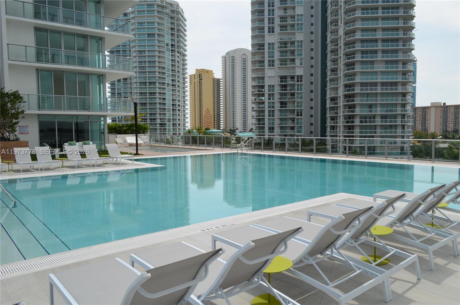 PARQUE TOWERS CONDO - Residential