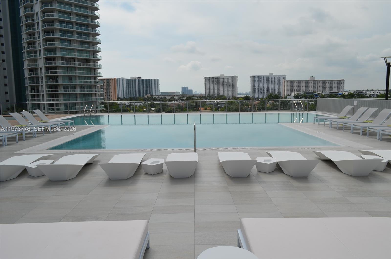 PARQUE TOWERS CONDO - Residential