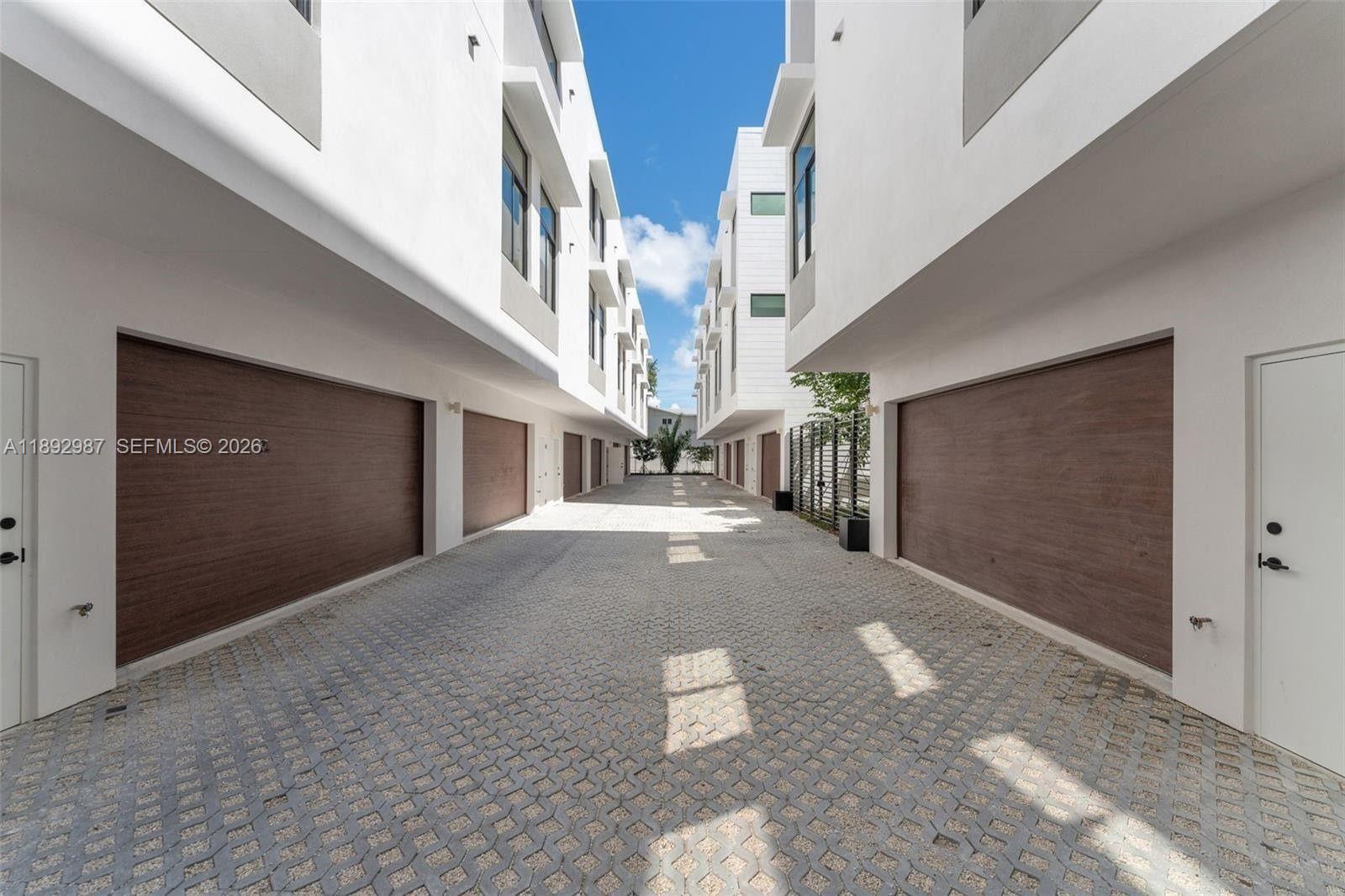 LC WHITES - Residential