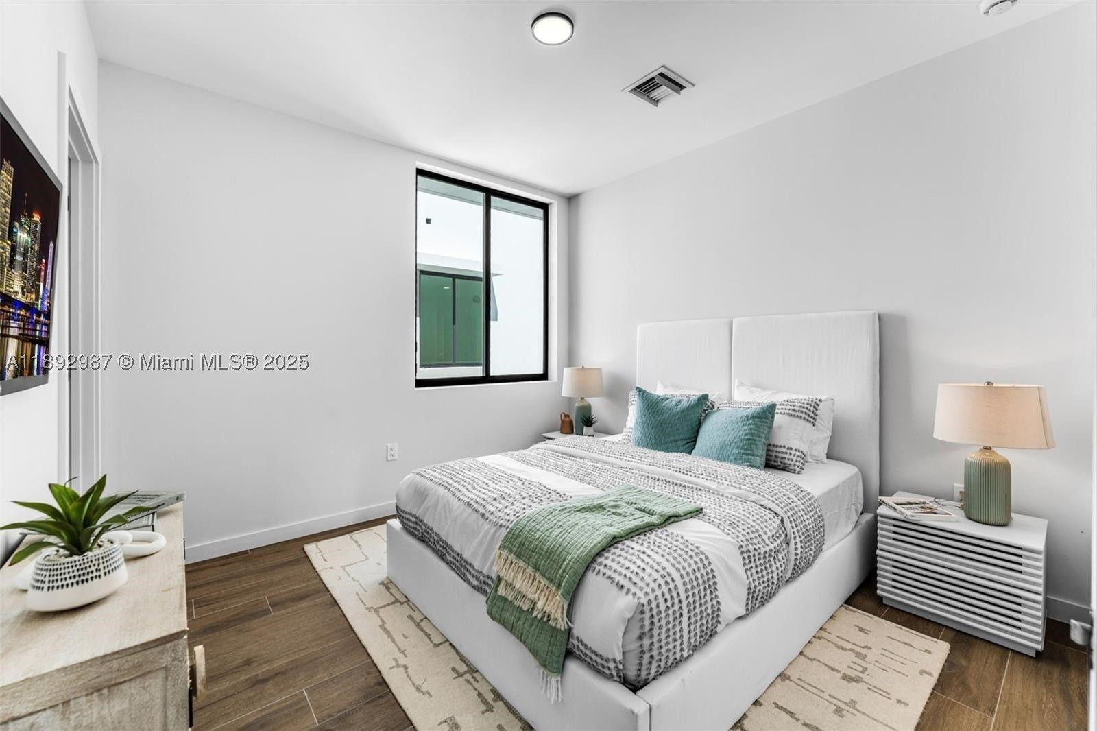 LC WHITES - Residential