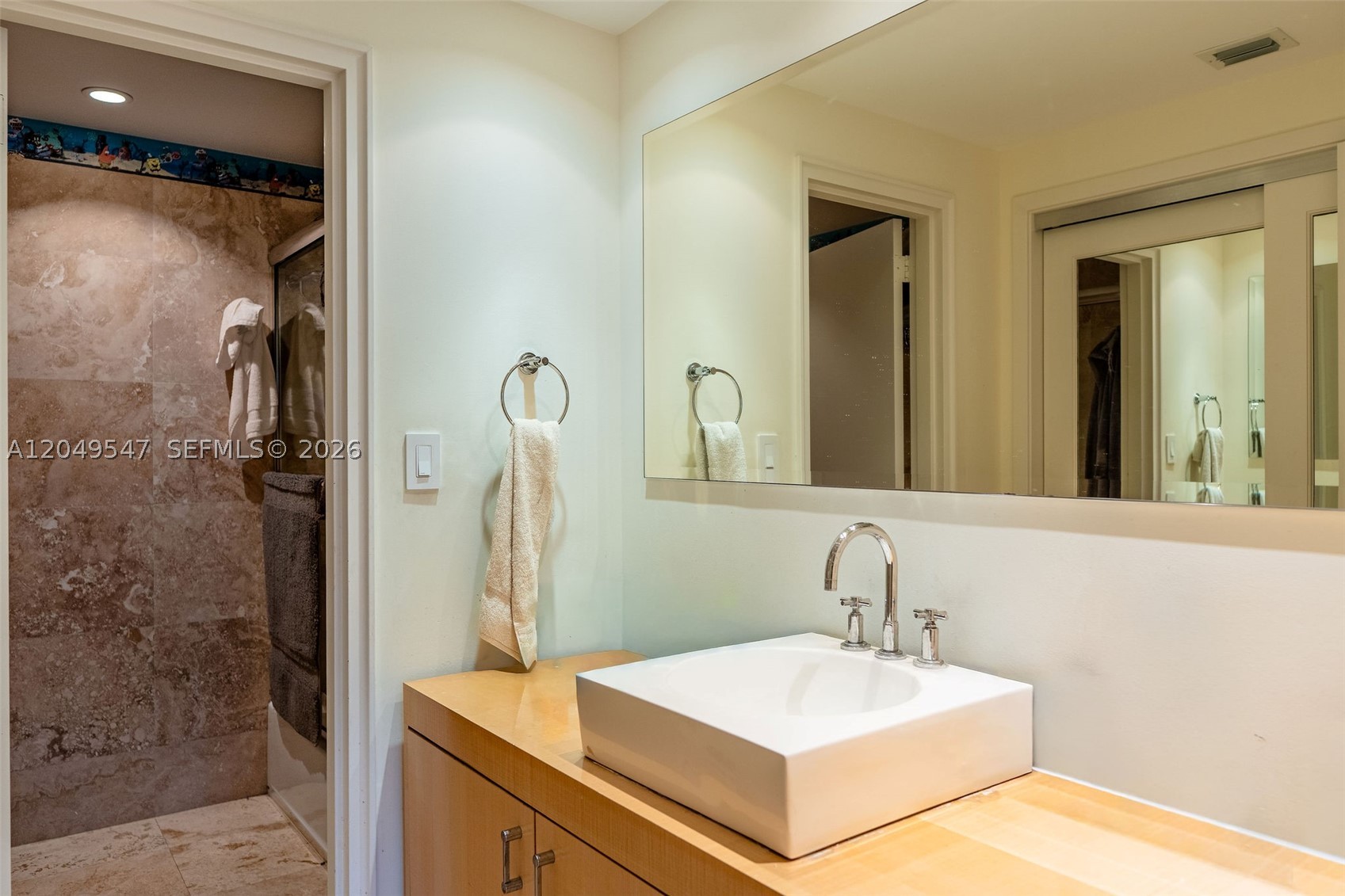 ISLAND HOUSE APT INC - CO - Residential
