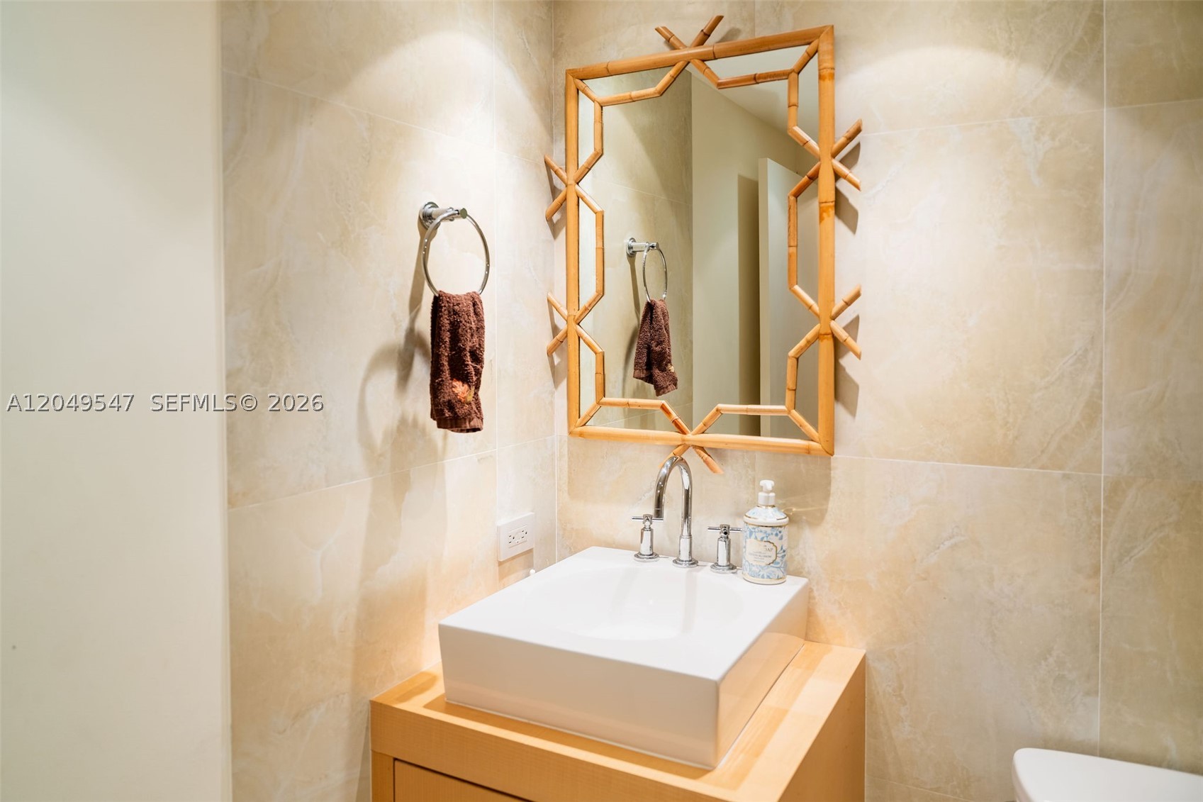 ISLAND HOUSE APT INC - CO - Residential
