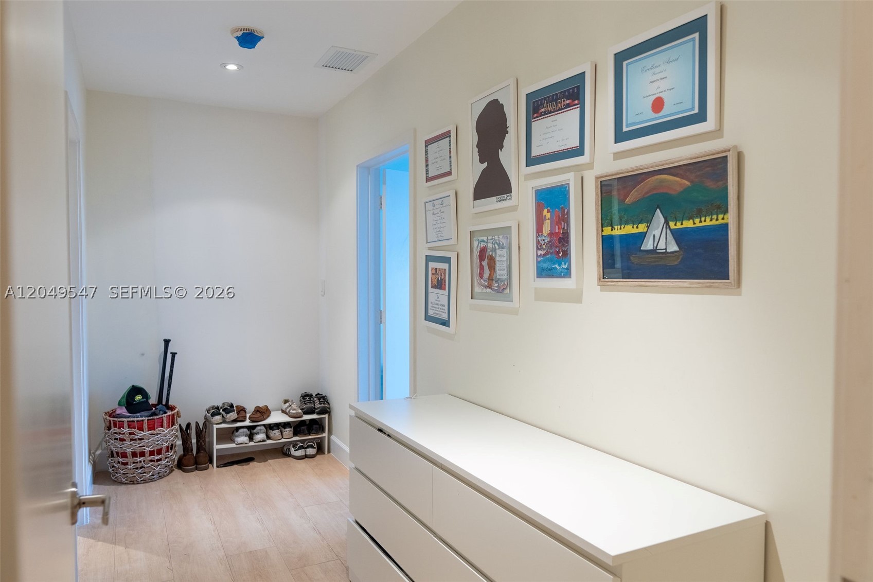 ISLAND HOUSE APT INC - CO - Residential