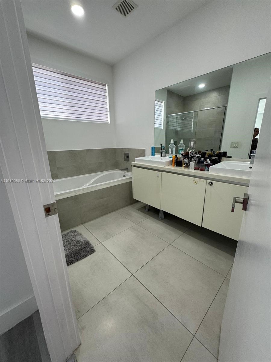 DORAL PALMS NORTH - Residential