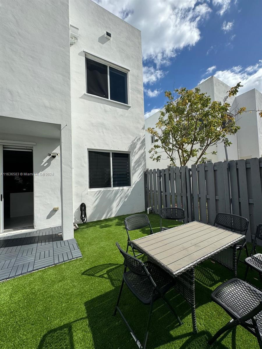 DORAL PALMS NORTH - Residential