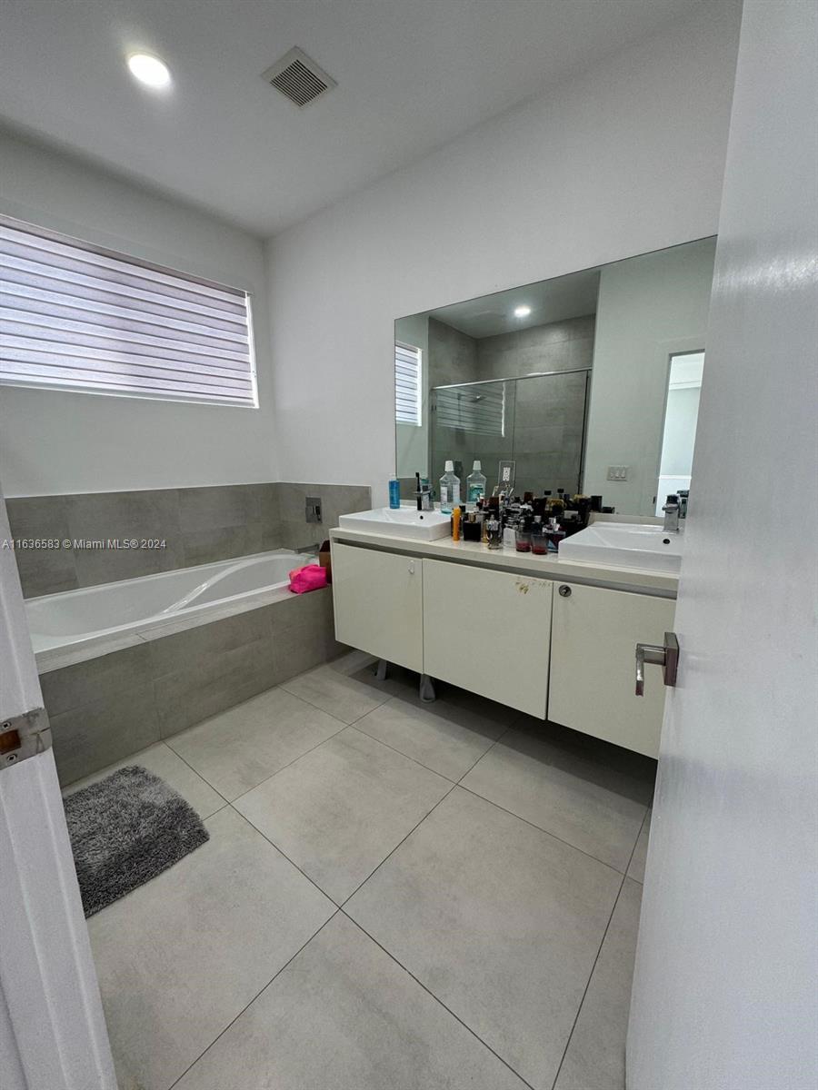 DORAL PALMS NORTH - Residential