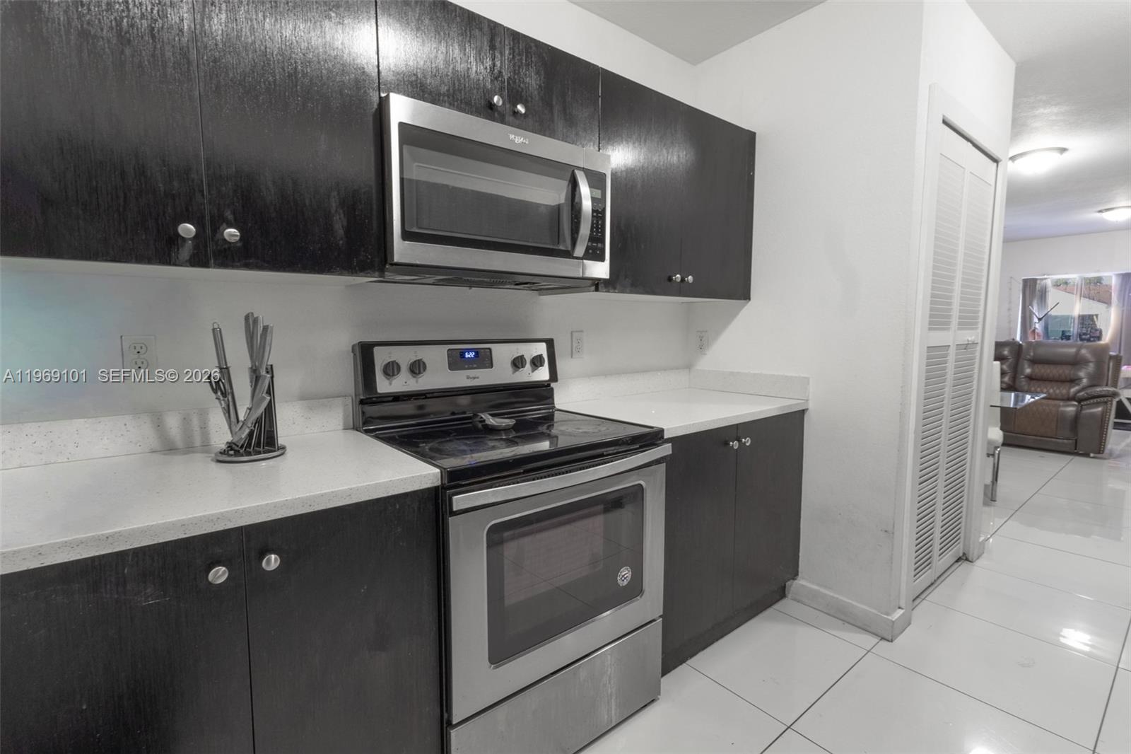 17 AVE MANOR - Residential