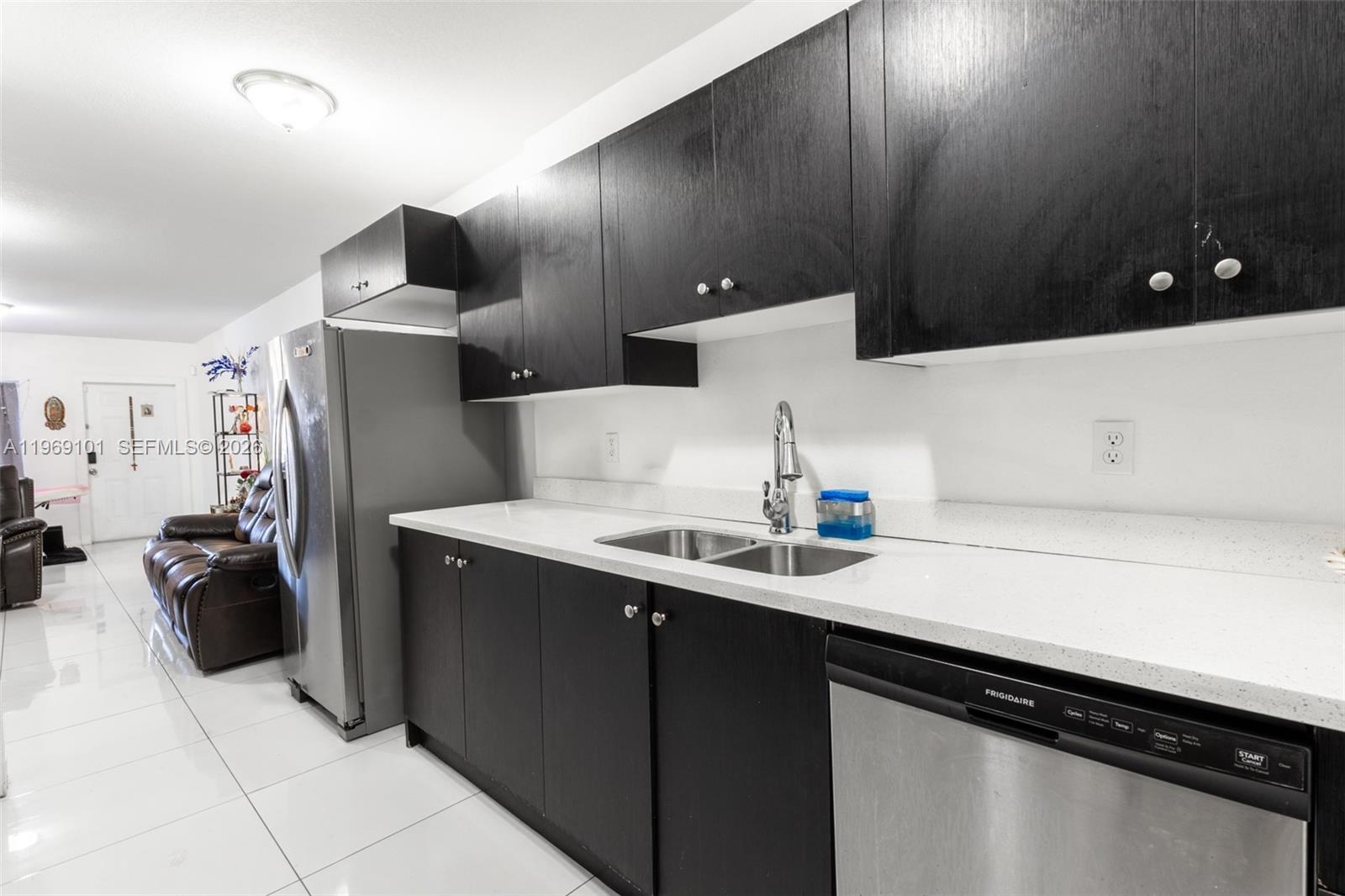 17 AVE MANOR - Residential