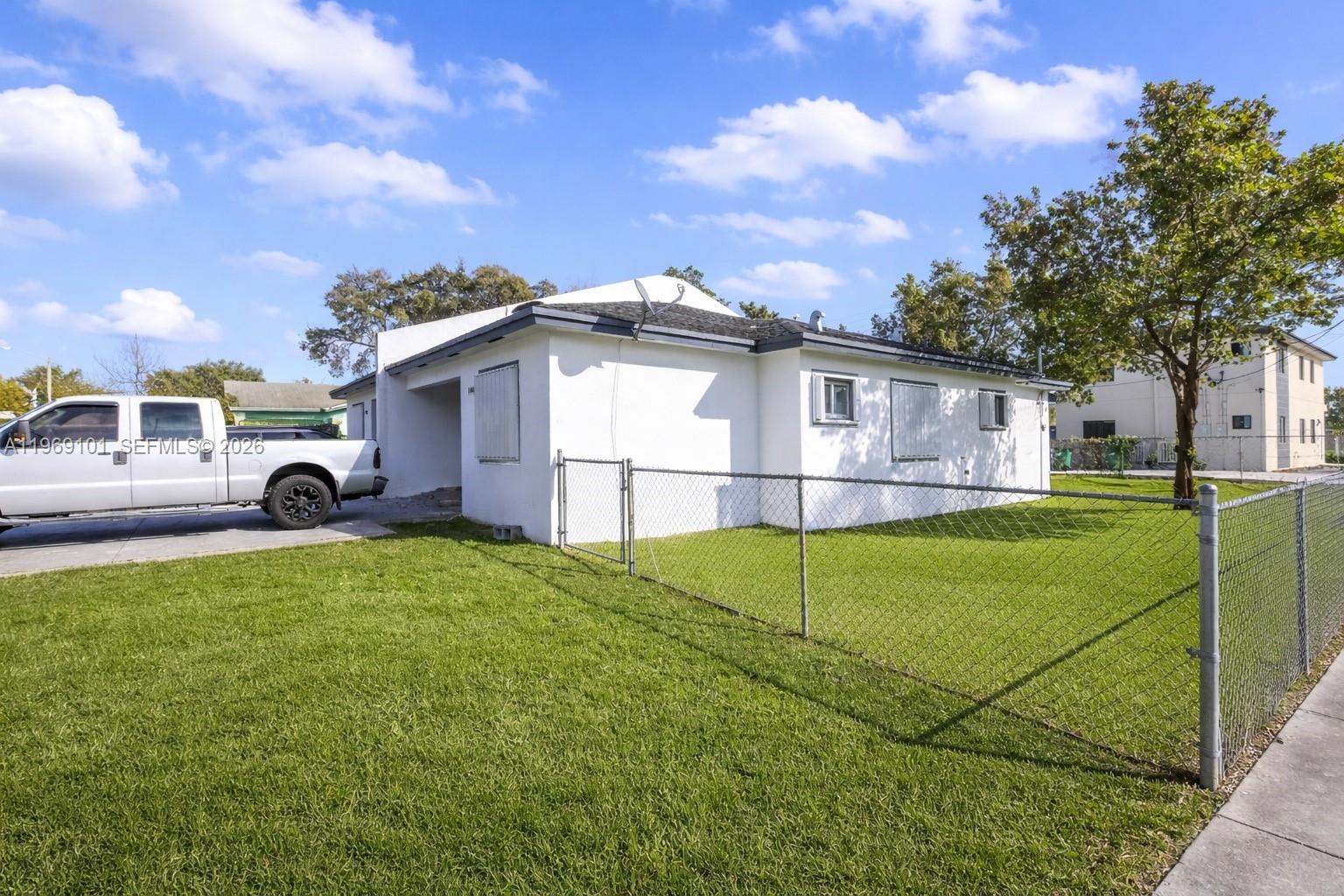 17 AVE MANOR - Residential