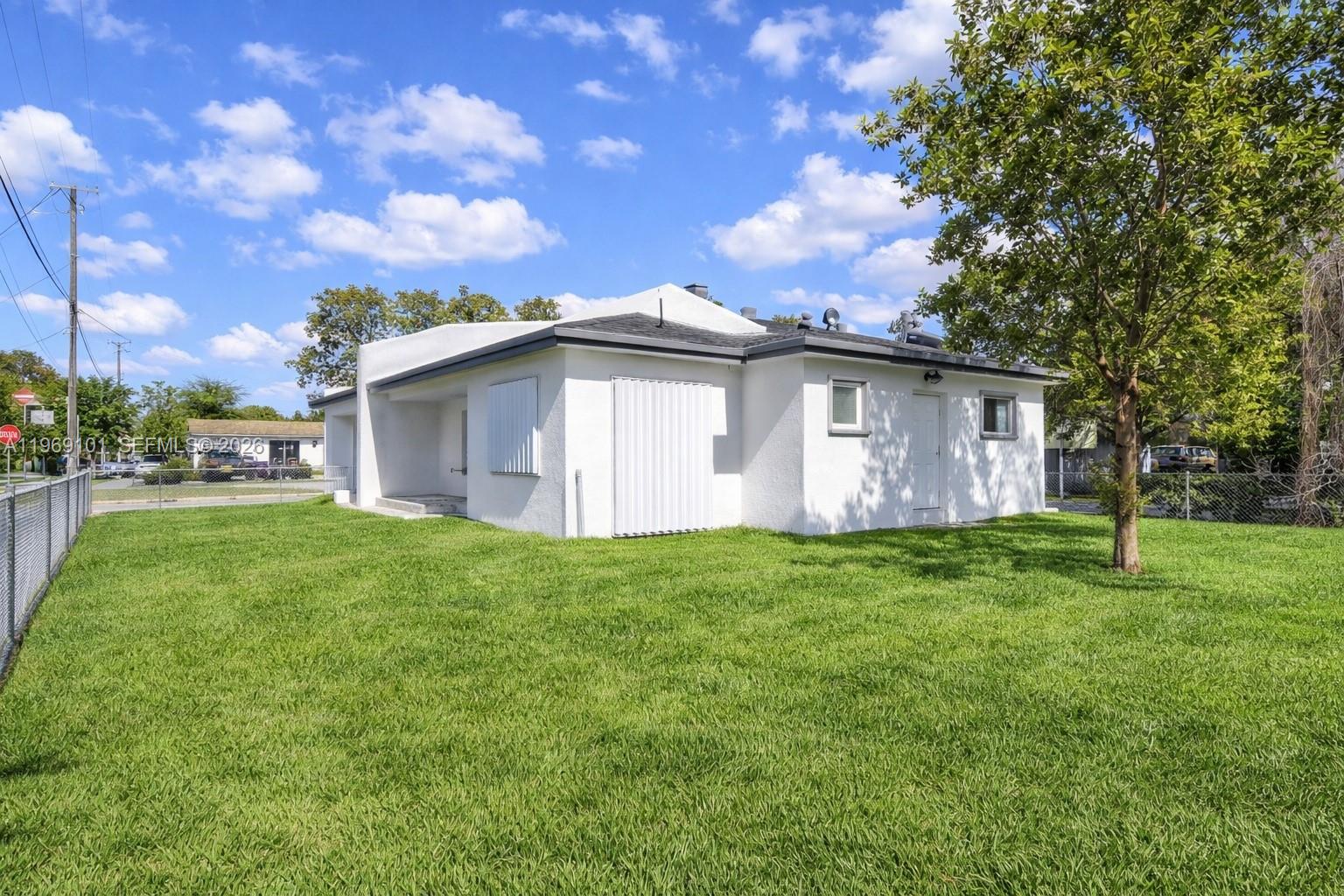 17 AVE MANOR - Residential