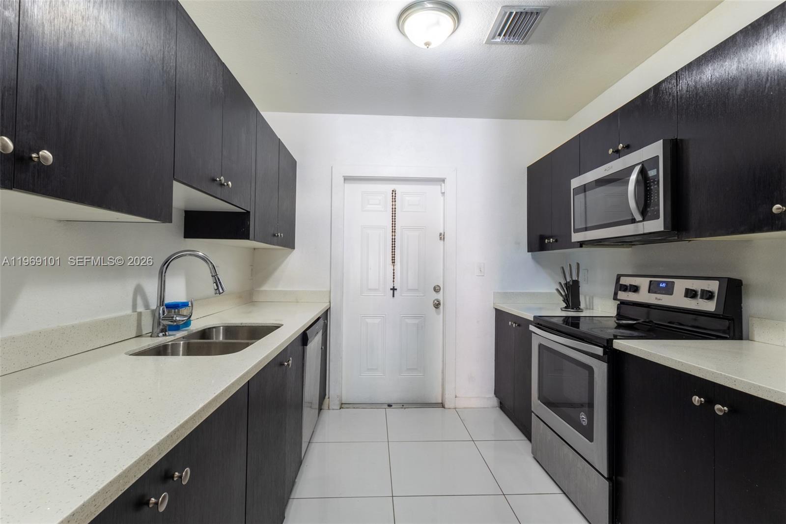 17 AVE MANOR - Residential