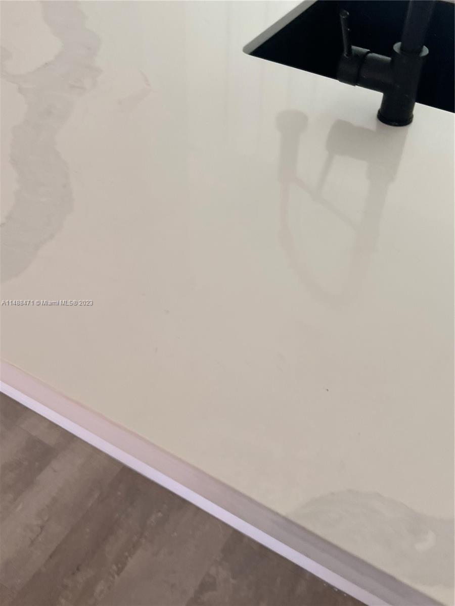 GALERIA III CONDO - Residential