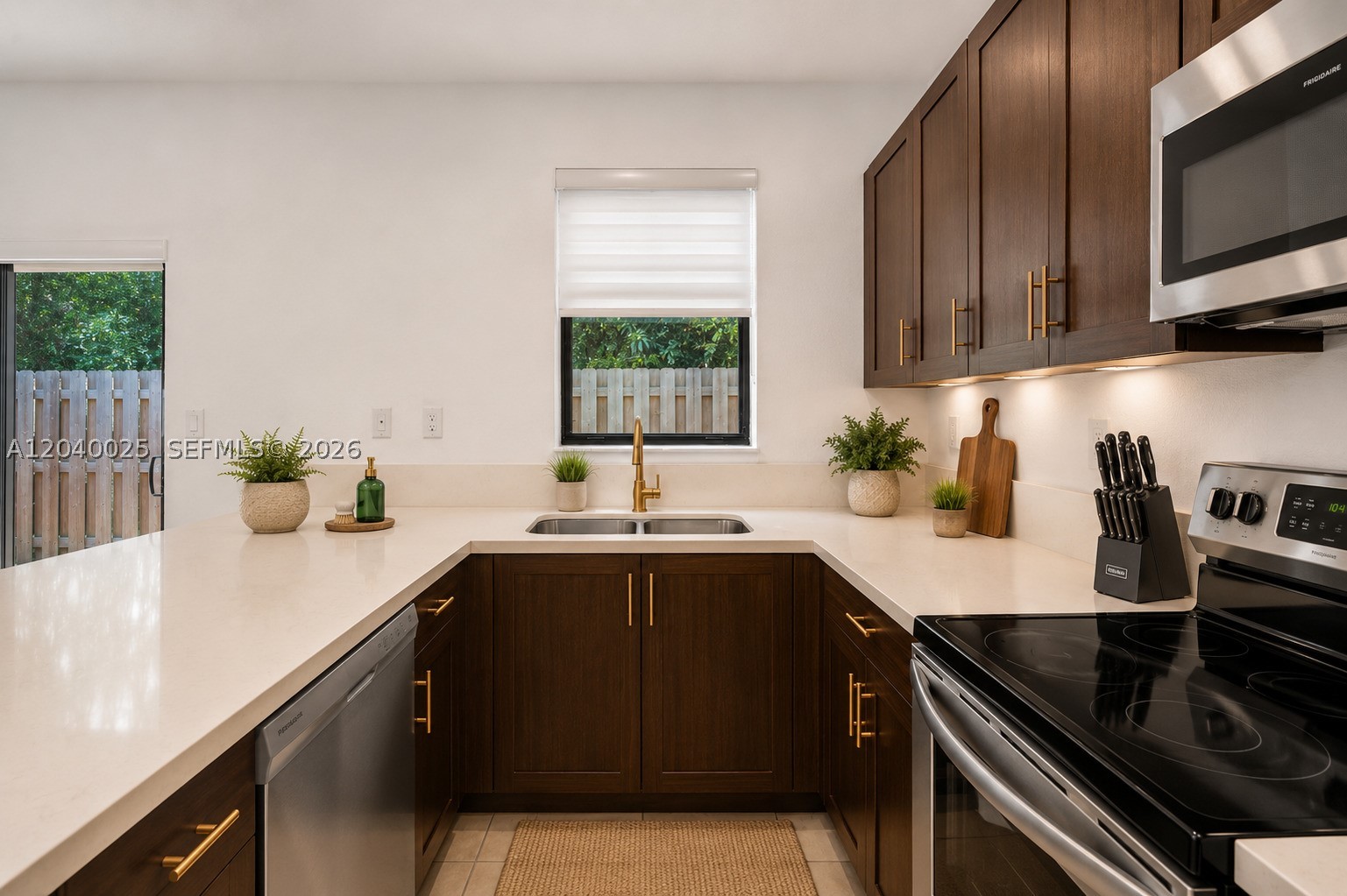 VIA VENTURA NEIGHBORHOOD - Residential