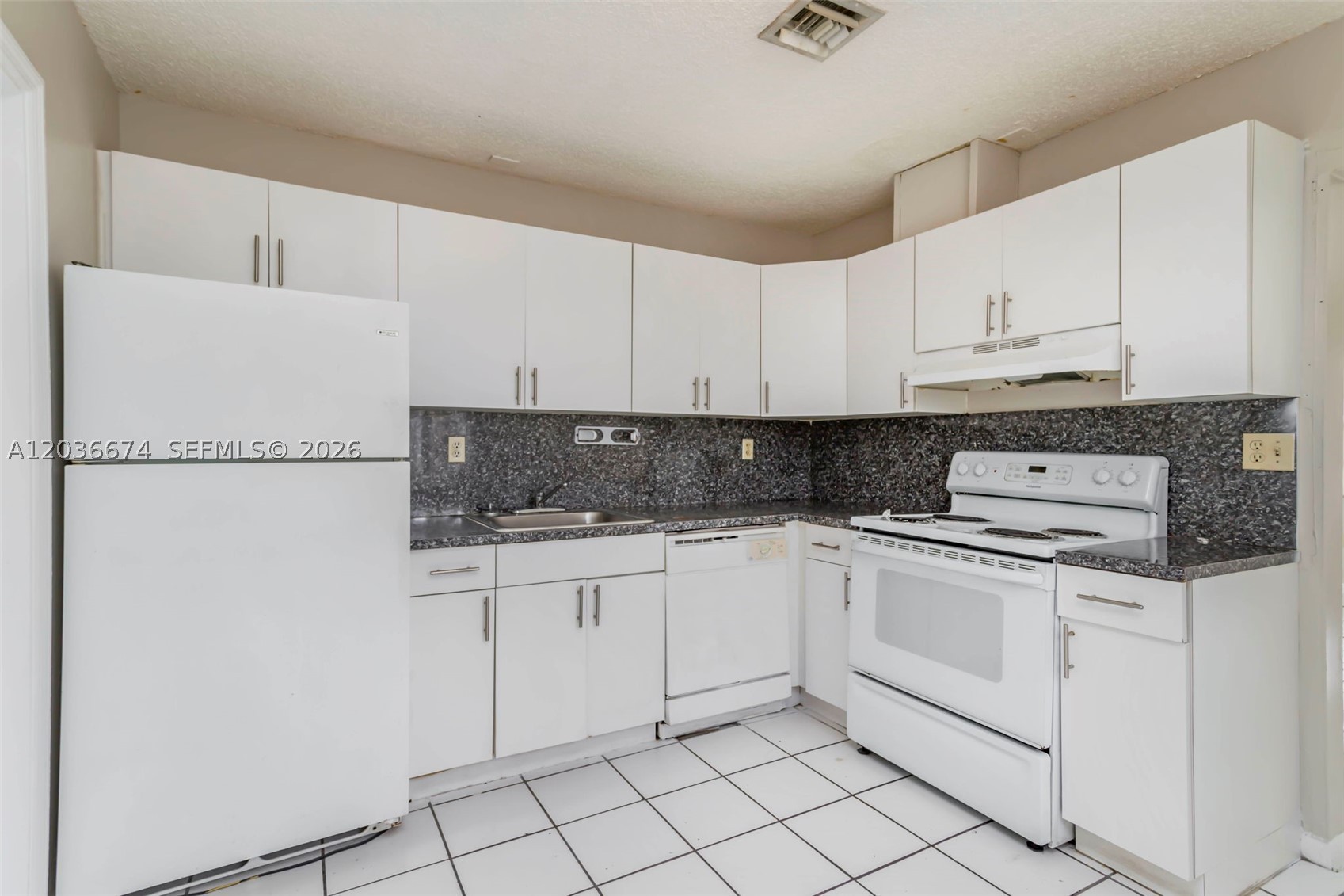 GRACEWOOD NO 5 - Residential Lease